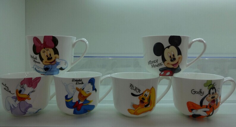 迪士尼 骨瓷卡莉杯  价格：58元