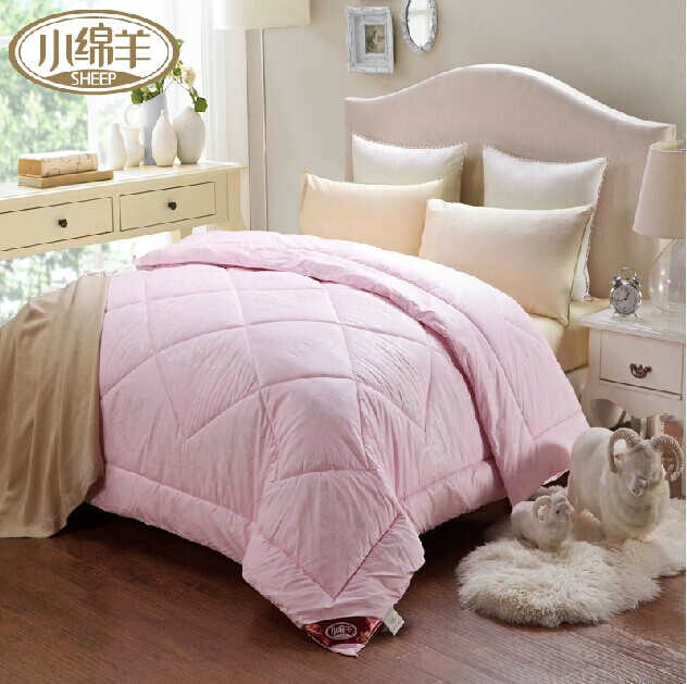 小绵羊馨羽丝绒羊毛冬被  价格：399元