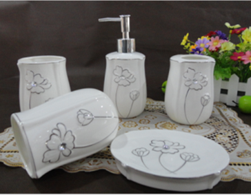 卫浴用品5件套（铂钻荷花）  价格：89元