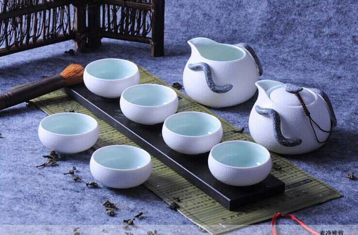 玉雪玲珑八头茶具  价格：198元
